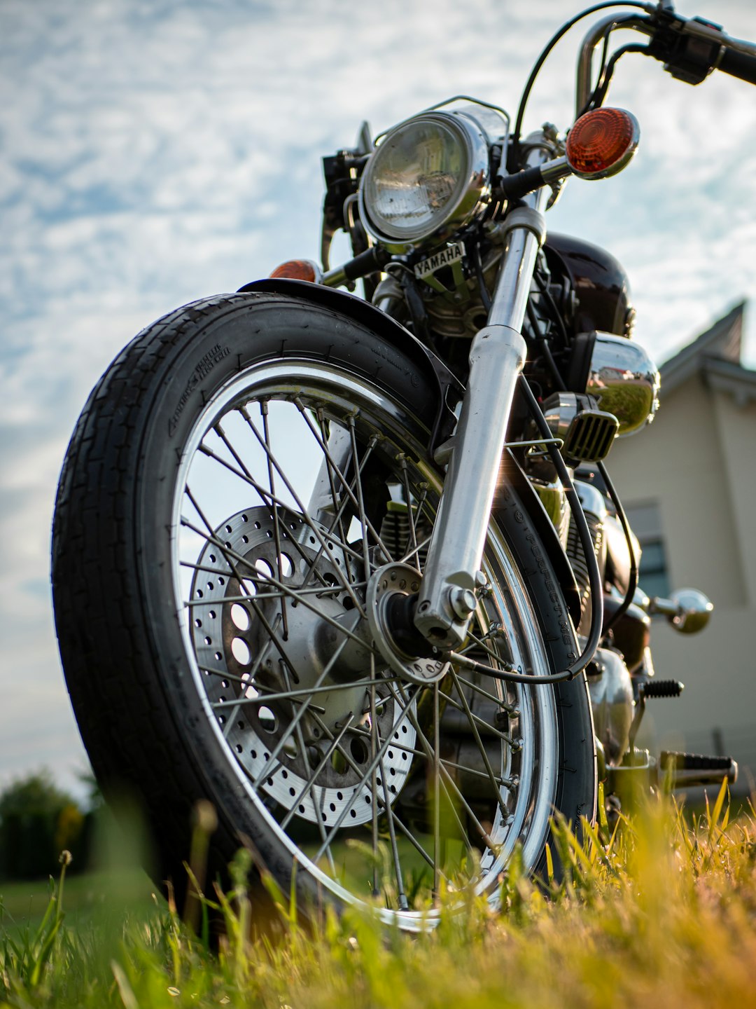 A beautifull yamaha-motorbike standing in the gras!