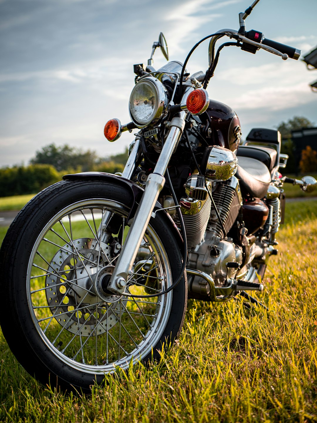 A beautifull yamaha-motorbike standing in the gras!